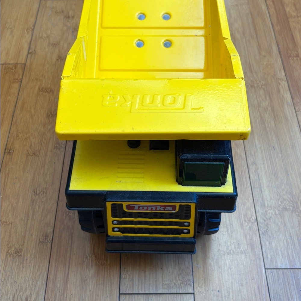 Large Metal Tonka Truck - Picture 3 of 9